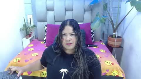Snapshot of evelin_zaens chatting on 23, 4, 2026 evelin zaens online show from 23, 4, 2026