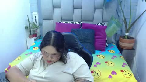Snapshot of evelin_zaens chatting on 24, 4, 2026 evelin zaens online show from 24, 4, 2026