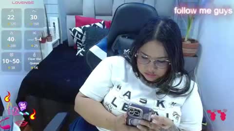 Snapshot of evelin_zaens chatting on 18, 6, 2026 evelin zaens online show from 18, 6, 2026