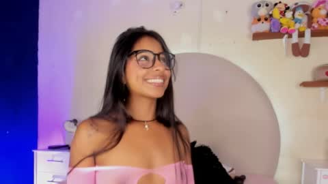 Snapshot of evelyn__ebony chatting on 13, 5, 2026 evelyn ebony online show from 13, 5, 2026