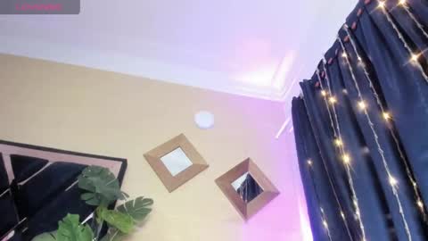 evelyn__rose1 online show from 20, 4, 2026