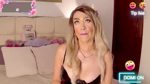 Snapshot of evelynagrey chatting on 8, 1, 2026 EvelynaGrey online show from 8, 1, 2026