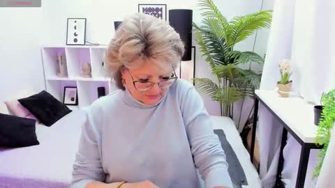 Evelyn online show from 1, 12, 2025