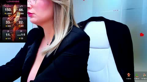 Snapshot of evelyne_rose chatting on 3, 1, 2025 evelyne_rose online show from 3, 1, 2025
