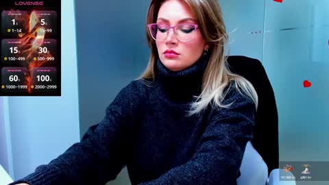 Snapshot of evelyne_rose chatting on 11, 1, 2025 evelyne_rose online show from 11, 1, 2025