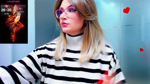 Snapshot of evelyne_rose chatting on 18, 1, 2025 evelyne_rose online show from 18, 1, 2025