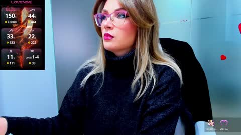 Snapshot of evelyne_rose chatting on 2, 2, 2025 evelyne_rose online show from 2, 2, 2025