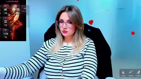 Snapshot of evelyne_rose chatting on 19, 2, 2025 evelyne_rose online show from 19, 2, 2025
