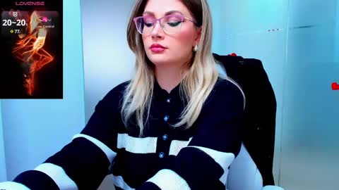 Snapshot of evelyne_rose chatting on 12, 3, 2025 evelyne_rose online show from 12, 3, 2025