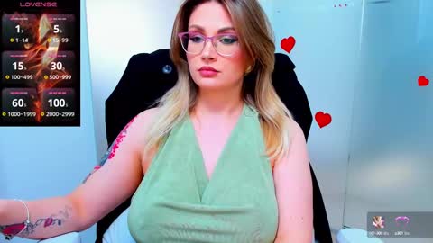 Snapshot of evelyne_rose chatting on 12, 3, 2025 evelyne_rose online show from 12, 3, 2025