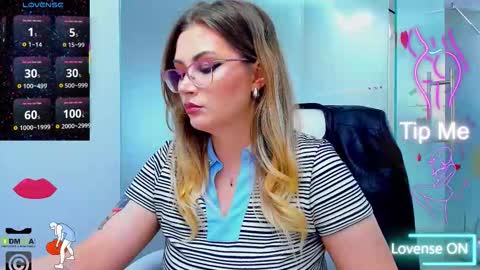 Snapshot of evelyne_rose chatting on 9, 9, 2025 evelyne_rose online show from 9, 9, 2025