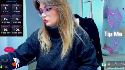 Snapshot of evelyne_rose chatting on 10, 10, 2025 evelyne_rose online show from 10, 10, 2025