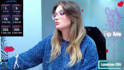 Snapshot of evelyne_rose chatting on 15, 12, 2025 evelyne_rose online show from 15, 12, 2025