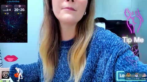 Snapshot of evelyne_rose chatting on 17, 12, 2025 evelyne_rose online show from 17, 12, 2025