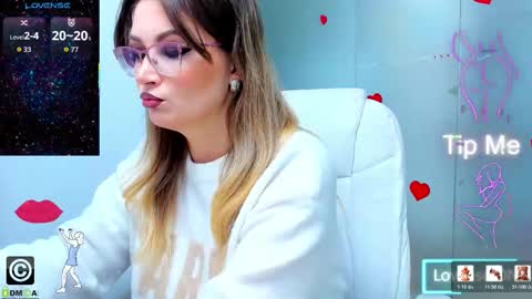 Snapshot of evelyne_rose chatting on 18, 12, 2025 evelyne_rose online show from 18, 12, 2025