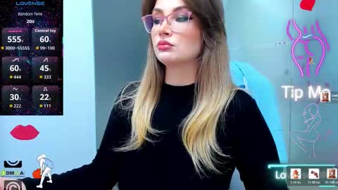 Snapshot of evelyne_rose chatting on 23, 12, 2025 evelyne_rose online show from 23, 12, 2025