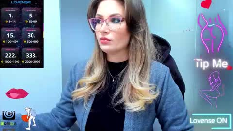 Snapshot of evelyne_rose chatting on 18, 1, 2026 evelyne_rose online show from 18, 1, 2026