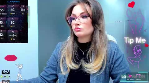 Snapshot of evelyne_rose chatting on 4, 2, 2026 evelyne_rose online show from 4, 2, 2026