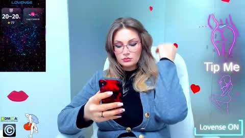 Snapshot of evelyne_rose chatting on 6, 2, 2026 evelyne_rose online show from 6, 2, 2026