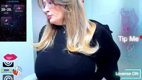 Snapshot of evelyne_rose chatting on 16, 3, 2026 evelyne_rose online show from 16, 3, 2026