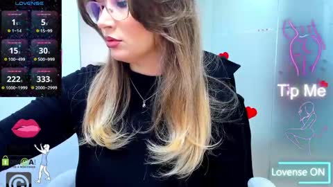 Snapshot of evelyne_rose chatting on 3, 4, 2026 evelyne_rose online show from 3, 4, 2026