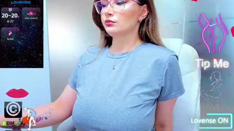 Snapshot of evelyne_rose chatting on 1, 7, 2026 evelyne_rose online show from 1, 7, 2026