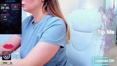 Snapshot of evelyne_rose chatting on 12, 7, 2026 evelyne_rose online show from 12, 7, 2026