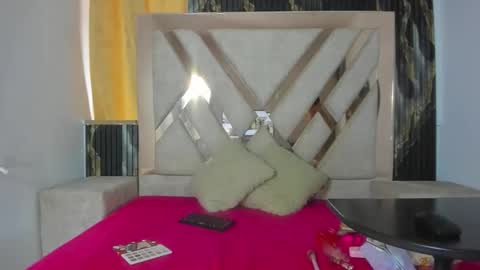 EvelynMoore   online show from 8, 1, 2026