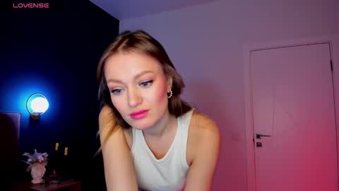 Snapshot of evelynpoole chatting on 12, 10, 2025 Evelyn online show from 12, 10, 2025