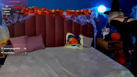 Snapshot of evelynpoole chatting on 23, 10, 2025 Evelyn online show from 23, 10, 2025