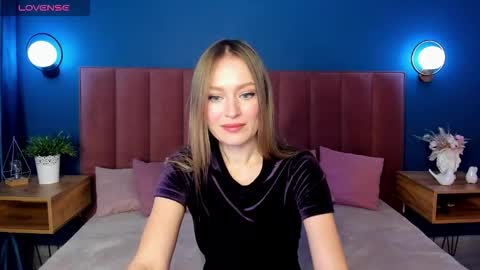 Snapshot of evelynpoole chatting on 21, 11, 2025 Evelyn online show from 21, 11, 2025