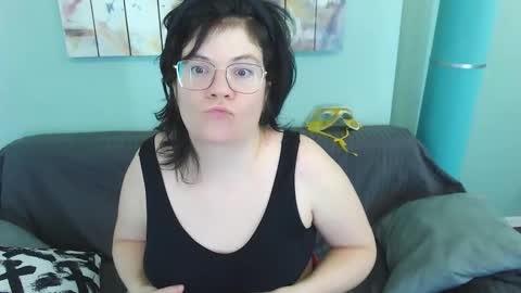 Everly online show from 17, 2, 2025