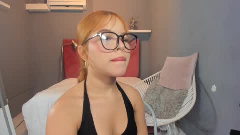 Snapshot of everyh chatting on 9, 10, 2025 Sophia online show from 9, 10, 2025