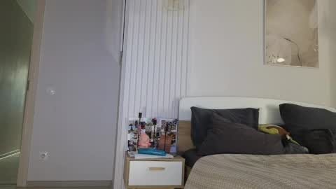 evi_woow online show from 13, 4, 2026