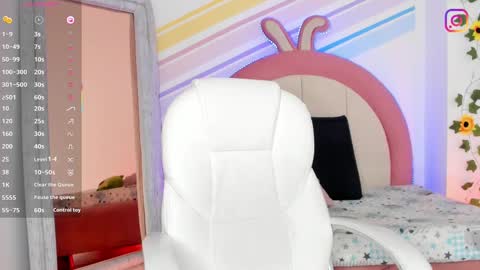 Snapshot of evie_clark_ chatting on 12, 2, 2025 My name is Evie  nice to meet you  really get to know me better private is open  online show from 12, 2, 2025