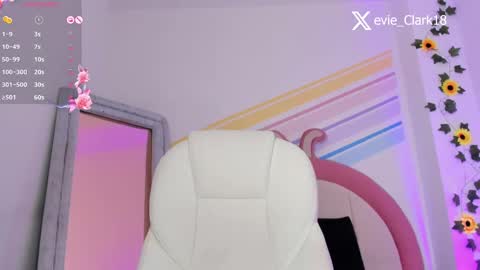 Snapshot of evie_clark_ chatting on 7, 3, 2025 My name is Evie  nice to meet you  really get to know me better private is open  online show from 7, 3, 2025