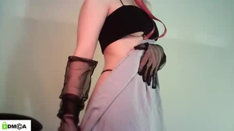 Snapshot of evie_muna chatting on 16, 6, 2026 Renesme White Im here from Monday to Friday online show from 16, 6, 2026