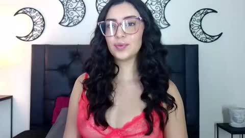 Snapshot of evoletmk chatting on 14, 11, 2025 Evolet online show from 14, 11, 2025