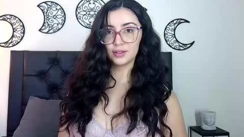 Snapshot of evoletmk chatting on 15, 11, 2025 Evolet online show from 15, 11, 2025