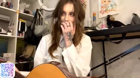 evva_avve_ online show from 19, 11, 2025