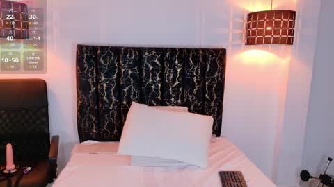 evvaa_moon online show from 9, 4, 2026