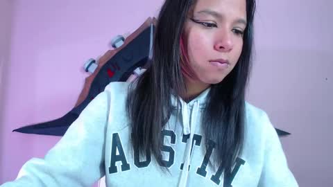 Snapshot of evybubbles_ chatting on 26, 10, 2025 Im Evy online show from 26, 10, 2025