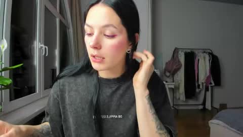 ewelynscott online show from 3, 2, 2026