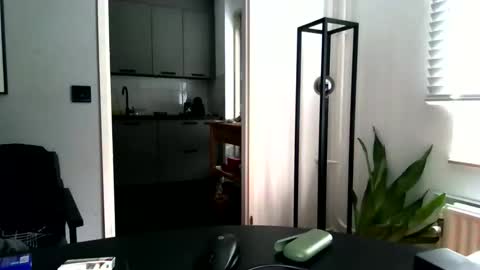 exibist79 online show from 18, 12, 2025