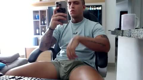 Snapshot of exotic_dude chatting on 28, 5, 2026 camilo online show from 28, 5, 2026
