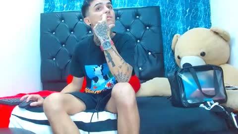 Snapshot of exotichot_couple chatting on 21, 1, 2025 exotichot_couple online show from 21, 1, 2025