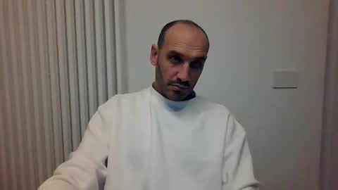 Snapshot of extr0 chatting on 8, 11, 2025 Extro online show from 8, 11, 2025