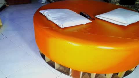 extrangers online show from 25, 1, 2025