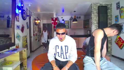 extrangers online show from 31, 1, 2025