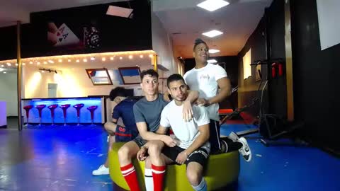 extrangers online show from 15, 2, 2025